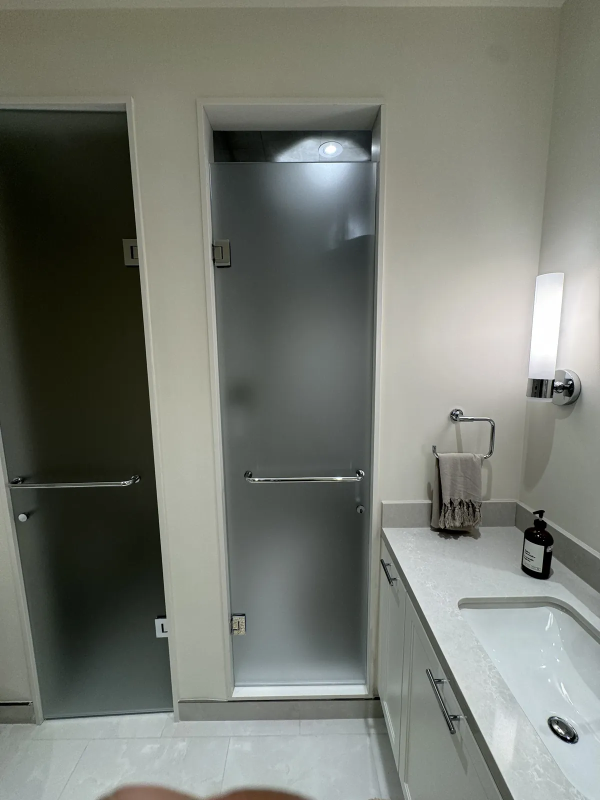 Glass Shower Door 05 project by ALUWORLD LTD