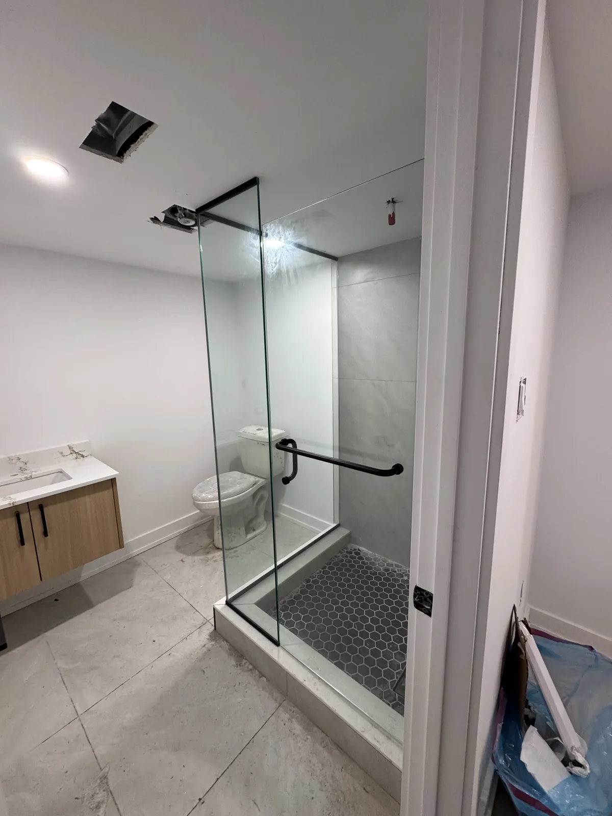 Glass Shower Door 07 project by ALUWORLD LTD
